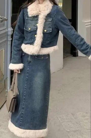 퍼 달린 데님 자켓