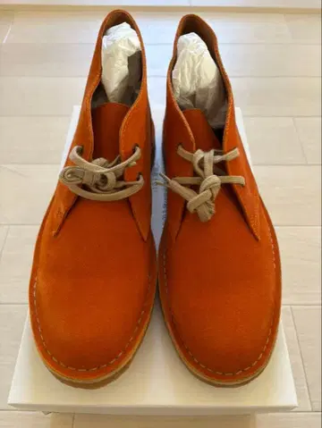 오렌지 스웨이드 처카 부츠