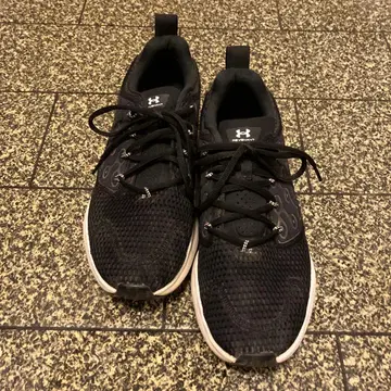 언더아머 블랙 러닝화