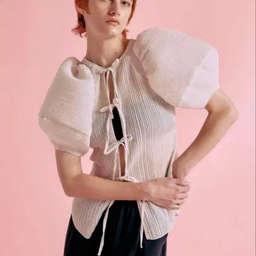 [ MAISON SPECIAL ] 플리츠컷 퍼프 슬리브 블라우스