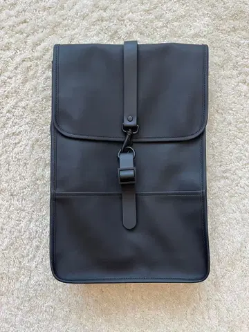 RAINS 방수 백팩 럭색 블랙