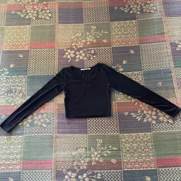 BLACKUP 숏 기장 상의