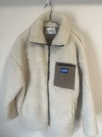 플리스 자켓 크림색