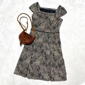 새상품급 TOCCA 꽃무늬 자수 반팔 절개 원피스 4사이즈