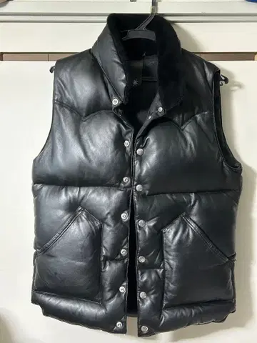 램 가죽 다운 베스트 블랙