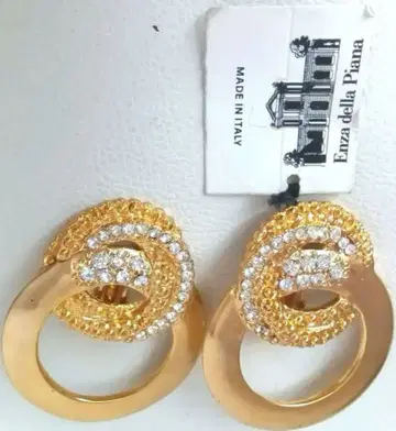 Enza della Piana 골드 후프 귀걸이