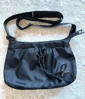 agnis b VOYAGE 애니에스 베이 도트 무늬 나일론 숄더백