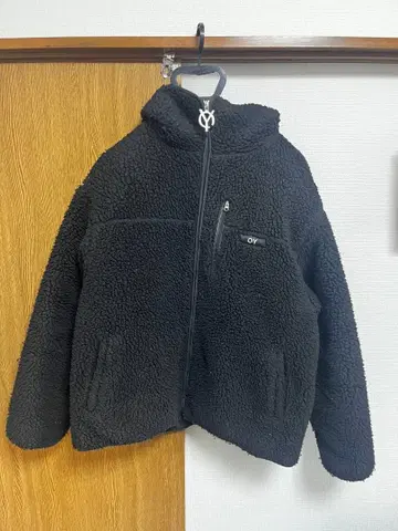 OY 블랙 플리스 자켓