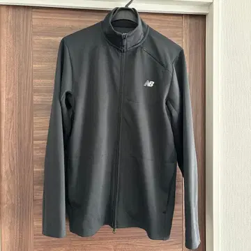 New Balance 저리 자켓 L 사이즈 블랙