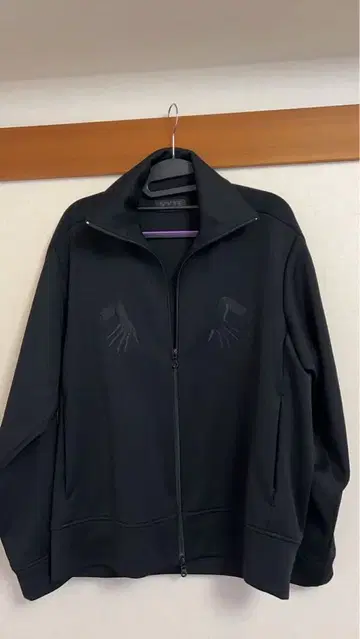 S'YTE 블랙 트랙 자켓