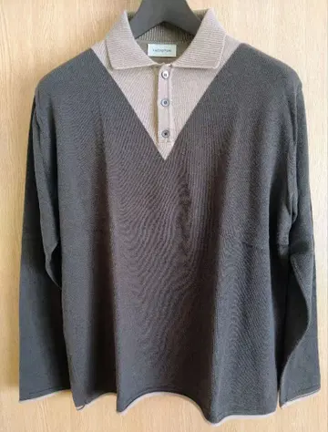 FACTOTUM 다크 브라운 V넥 피케 셔츠