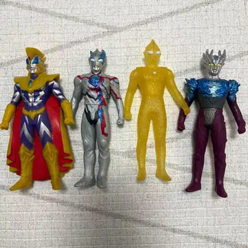 울트라맨 소프트 비닐 4체 세트