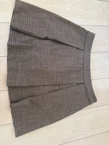 H&M 체크 무늬 플리츠 스커트 EUR38