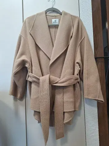 나노 유니버스 베이지 울 미들 코트