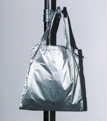 [ BEAURE ] 뷔레 로고 자수 와셔 메탈릭 토트 실버