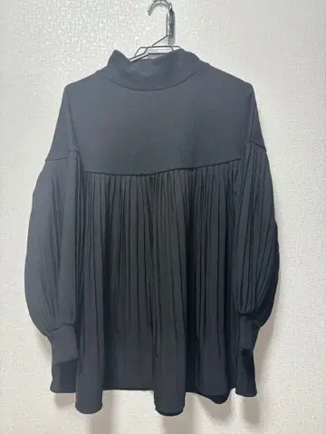 a.v.v 블랙 플리츠 디자인 긴팔 상의 L