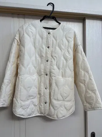 발수 화이트 퀼팅 자켓 M 사이즈