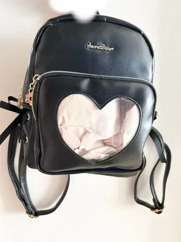 SecretDoor 블랙 하트 창문 미니 백팩