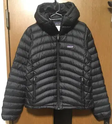 patagonia 블랙 후드 부착 다운 자켓