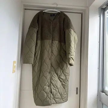 MARBLE WALTZ 보아 퀼팅 롱 코트