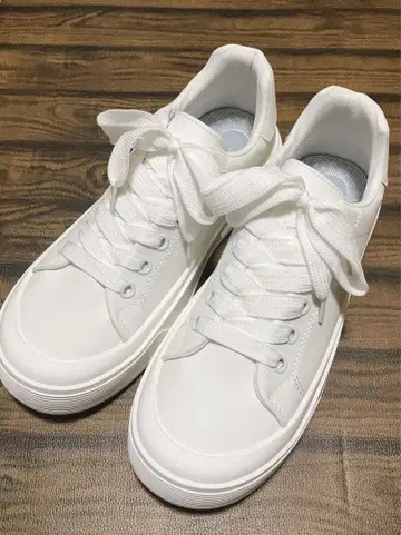 미사용 새상품 남성용 화이트 스니커즈