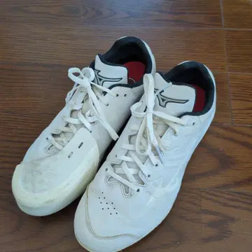 미즈노 화이트 스파이크