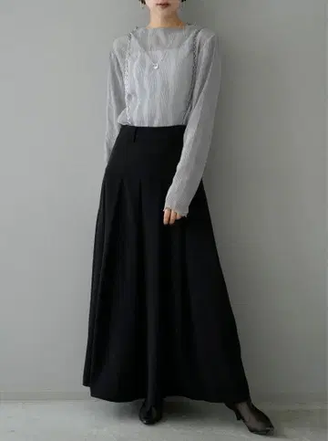 Lumier 뤼미에 체인 서스펜더 턱 스커트