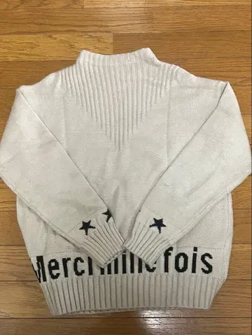 니트 스웨터 별 패턴