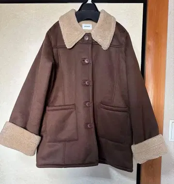 GIUNON 조절 가능한 슬리브 무스탕 코트 다크 브라운