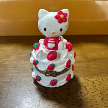 헬로키티 케이크형 소품함