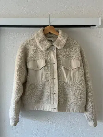 ZARA 플리스 자켓 사이즈 S 크림