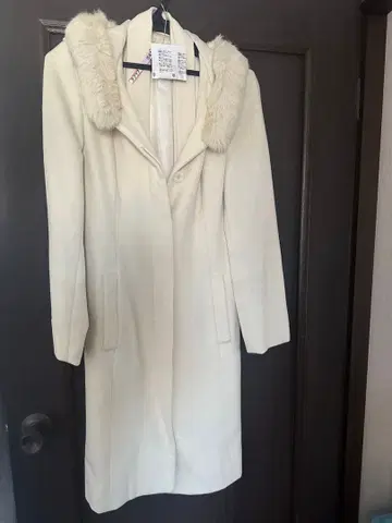 클리닝 완료 화이트 후드 부착 롱 코트