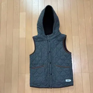 ARMEN 후드 부착 리버서블 퀼팅 베스트