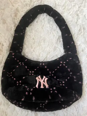 MLB korea 퍼 백 블랙 x 핑크