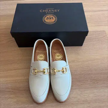 JOSEPH CHEANEY 화이트 로퍼 새상품급! 24.5