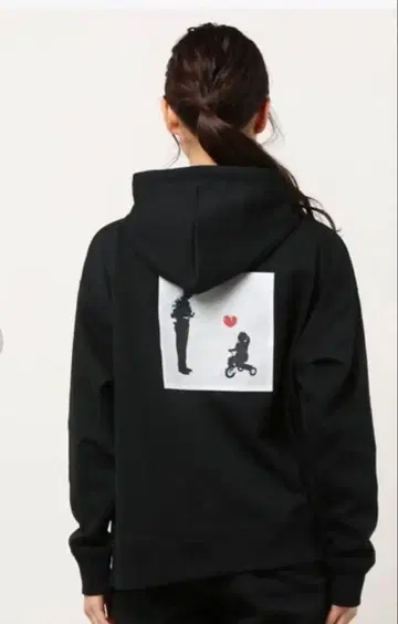 블랙 후드티 백 프린트 포함