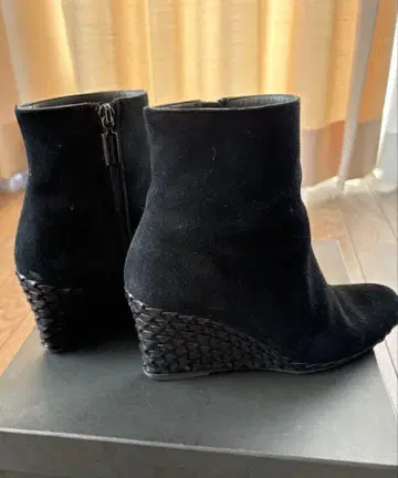 브루노말리 블랙 스웨이드 웨지힐 부티