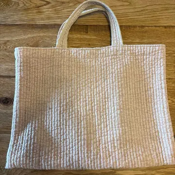 비오는날 베이지