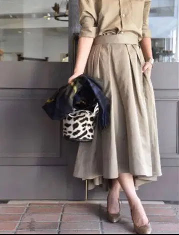 새상품급 매디슨 블루 턱 볼륨 스커트 00 사이즈