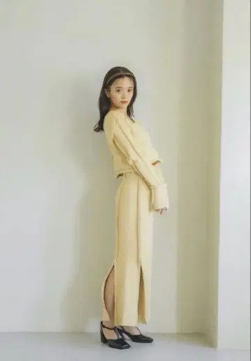 pinue 새상품 라인 니트 셋업 커스터드