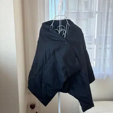 블랙 다운 소재 숄