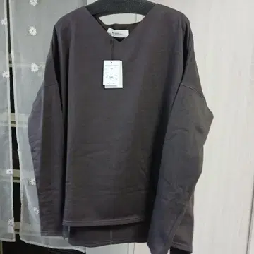 [ 새상품 ] medoc V넥 긴팔 티셔츠