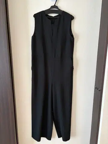 INDIVI 블랙 슬리브리스 올인원