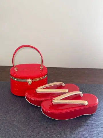 빨간색 조리와 백 세트