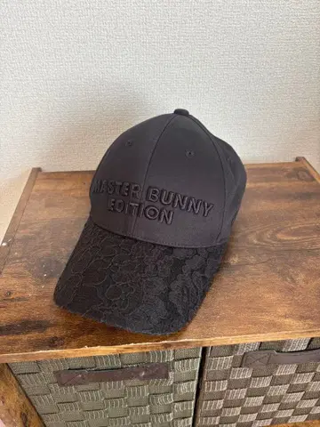 MASTER BUNNY EDITION 블랙 캡 레이스