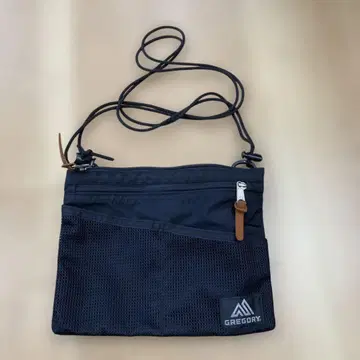 GREGORY 블랙 숄더백