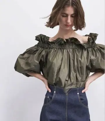 Cygne 시뉴 프릴 개더 오프숄