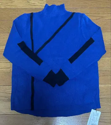 블루 하이넥 스웨터