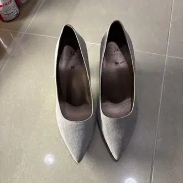 success walk 그레이 스틸레토 펌프스