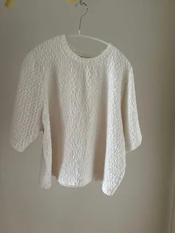 저널 스탠다드 셔링 자카드 T셔츠